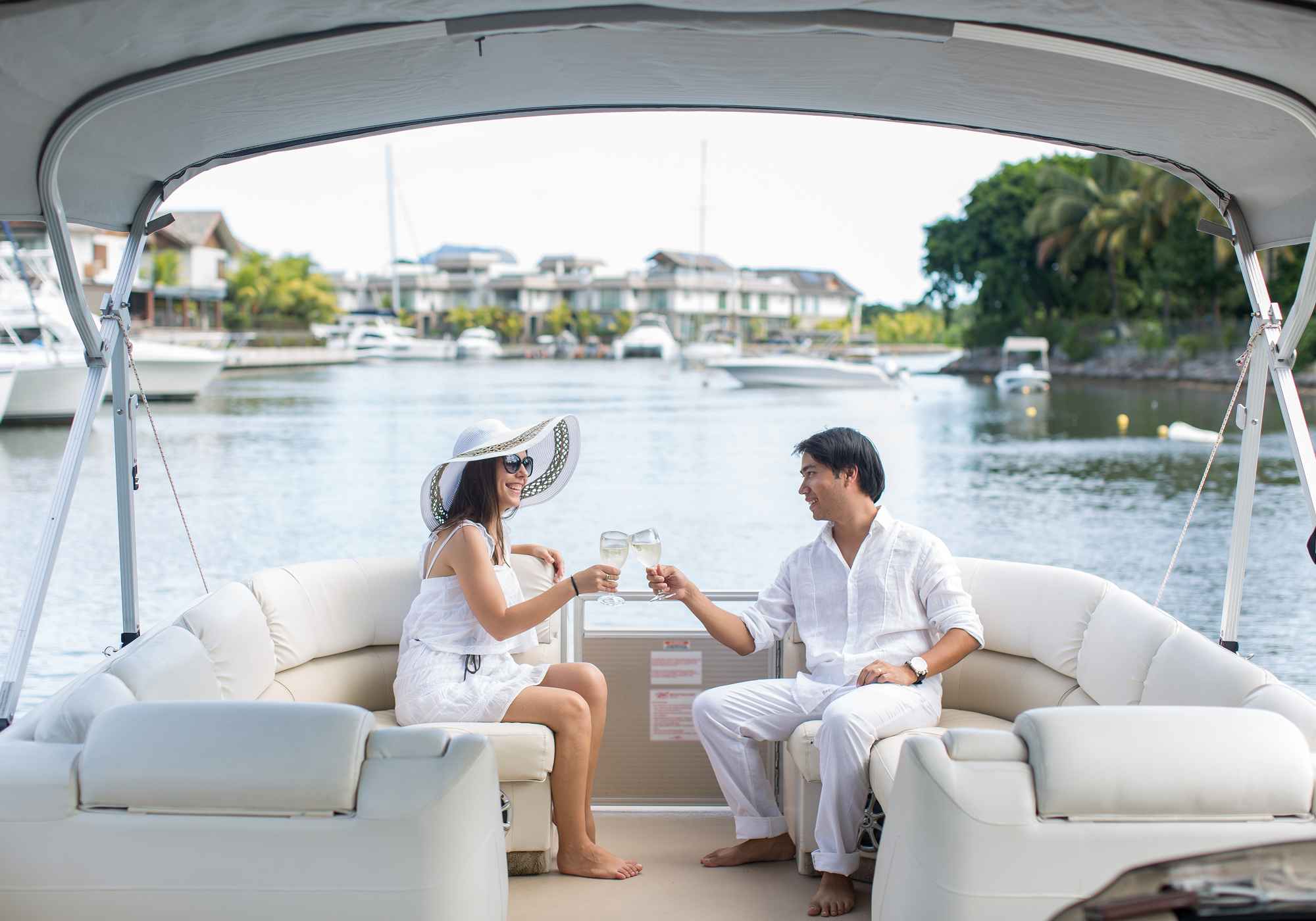as-young-couple-holds-glasses-of-champagne-while-si-8NZCPNZ.jpg